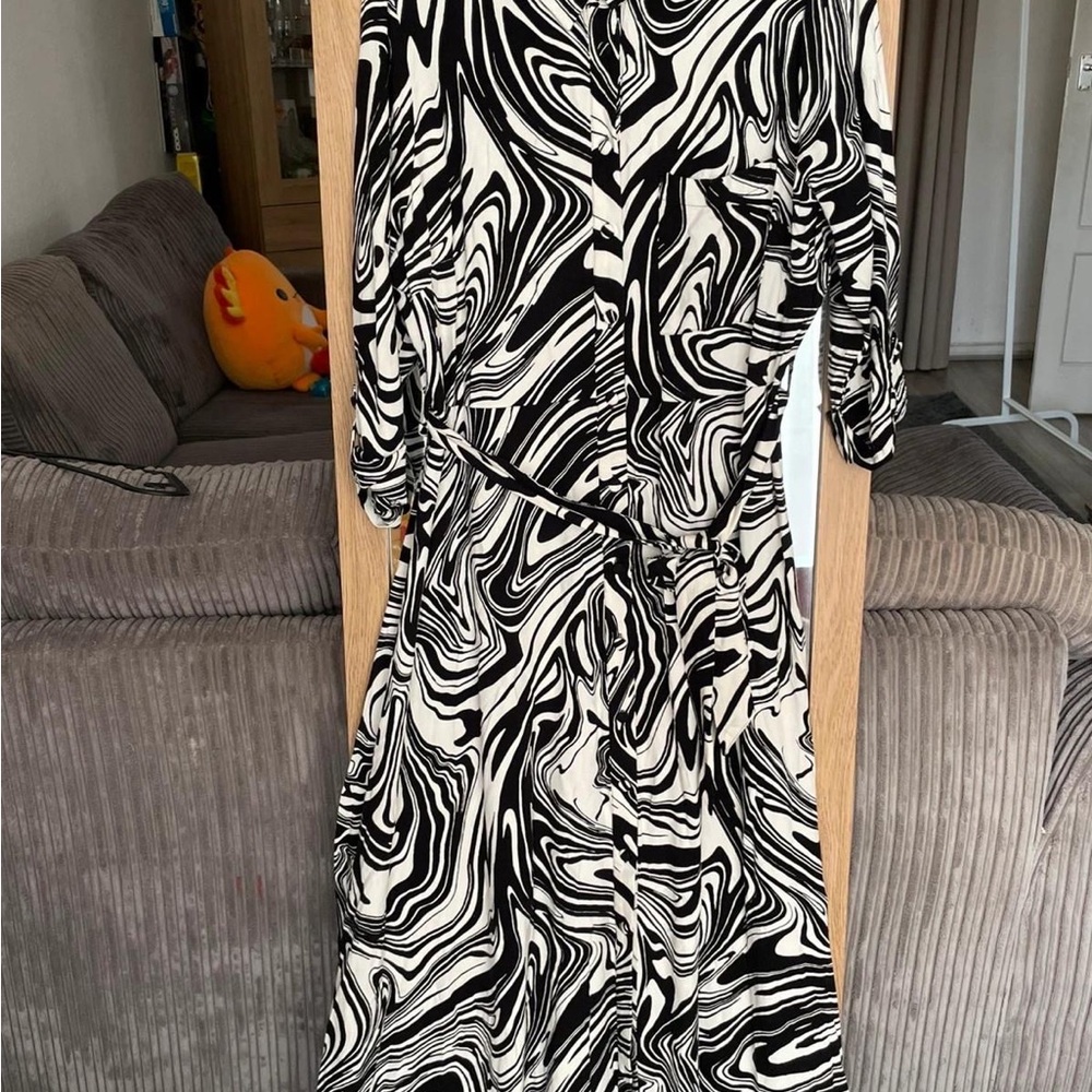 Black and White Swirl Pattern Dress